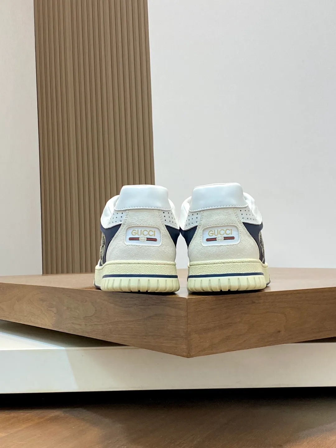 Men's Shoes 💰660 𝐆𝐮𝐜𝐜𝐢 𝐑𝐞-𝐖𝐞𝐛 As the first sneaker created by Sabato De Sarno for Gucci, the Re-Web series reinterprets the brand's classic stripes and sets off the modern silhouette design with bold and unique details. These shoes are crafted from white leather. This new sneaker is ingeniously decorated with many of the brand's classic details, and is equipped with a bright red and green webbing tongue, which will make people fall in love at first sight. White leather treated with a special process for softness and luster, with an embossed grainy texture. Script Gucci logo and interlocking G web label with Interlocking G and script Gucci logo. Rubber outsole with interlocking G detail eyelets. Web tongue. Size: 39-44 (customized for sizes 38 and 45)